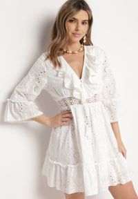 Born2be - Biała Bawełniana Sukienka Mini z Haftowanej Tkaniny z Koronką Telvia. Kolor: biały. Materiał: tkanina, bawełna, koronka. Wzór: haft, koronka. Długość: mini #2