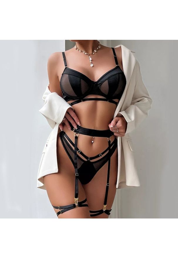 Intica - Komplet bielizny z paseczkami na romantyczne wieczory Chandita. Kolor: czarny. Materiał: materiał. Wzór: aplikacja