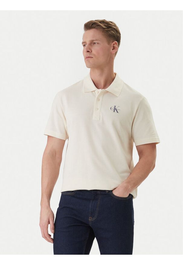 Calvin Klein Jeans Polo Easy Monologo LV04RF209G Beżowy Regular Fit. Typ kołnierza: polo. Kolor: beżowy. Materiał: bawełna
