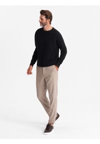 Ombre Clothing - Męski sweter raglan z prążkowanymi rękawami – czarny V2. Okazja: na co dzień. Kolor: czarny. Materiał: prążkowany. Długość rękawa: raglanowy rękaw. Wzór: aplikacja, ze splotem, prążki, jednolity. Styl: casual #8