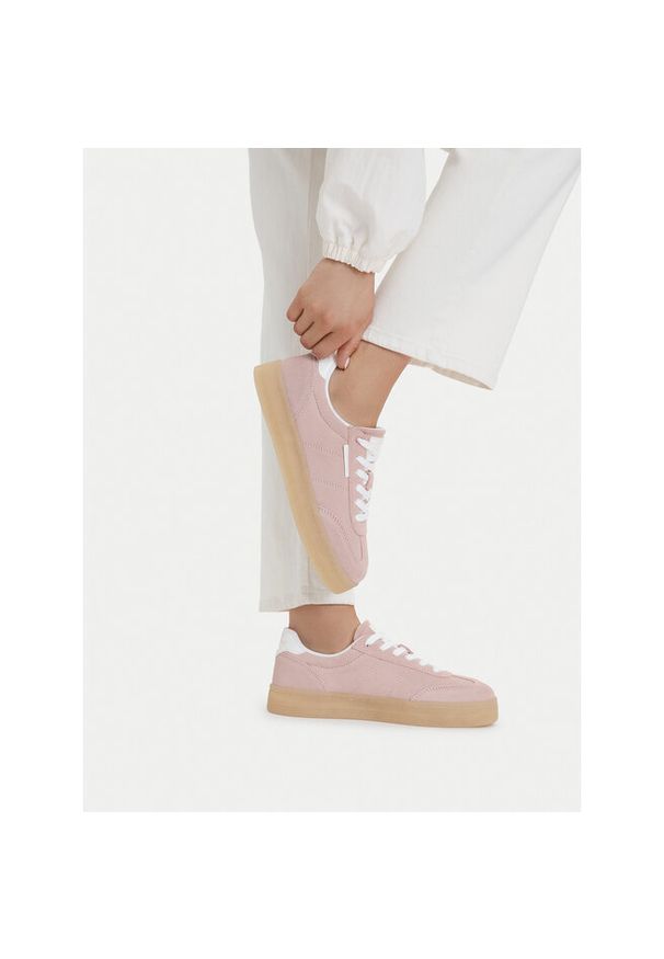 Sneakersy Guess Jeans. Kolor: różowy