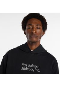 Bluza męska New Balance MT53925BK – czarna. Typ kołnierza: kaptur. Kolor: czarny. Materiał: bawełna, dresówka, materiał. Wzór: aplikacja #4
