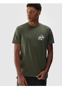 4f - 4F T-shirt regular z nadrukiem męski - oliwkowy/khaki 3XL. Okazja: na co dzień. Kolor: oliwkowy, wielokolorowy, brązowy. Materiał: bawełna, jersey, dzianina. Wzór: nadruk. Styl: sportowy, klasyczny, casual