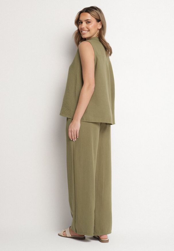 Born2be - Ciemnozielony Komplet Koszula bez Rękawów i Szerokie Spodnie z Gumką w Pasie Telanwena. Kolor: zielony