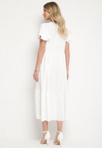 Born2be - Biała Sukienka o Rozkloszowanym Kroju z Wiskozą Filastia. Okazja: na co dzień. Typ kołnierza: dekolt w kształcie V. Kolor: biały. Materiał: wiskoza. Długość rękawa: krótki rękaw. Typ sukienki: rozkloszowane. Styl: klasyczny, casual, elegancki #2