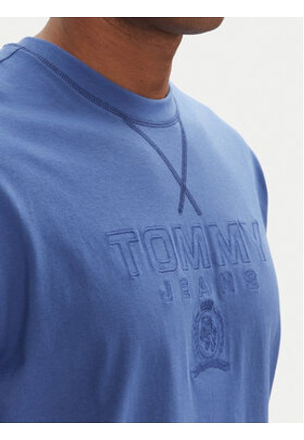 Tommy Jeans T-Shirt Tonal Crest DM0DM20805 Niebieski Relaxed Fit. Kolor: niebieski. Materiał: bawełna