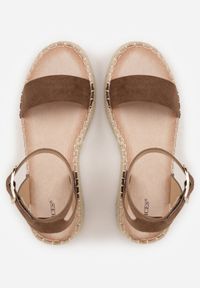 Renee - Brązowe Sandały VICES na Plecionej Platformie z Paskiem Wokół Kostki Daphelsa. Zapięcie: pasek. Kolor: brązowy. Materiał: len. Sezon: lato. Obcas: na platformie #8