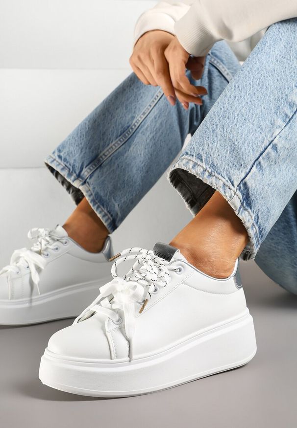 Born2be - Biało-Srebrne Sneakersy Ozdobione Podwójnym Wiązaniem Zdivane. Kolor: biały. Wzór: aplikacja