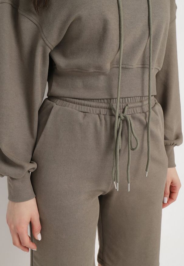Born2be - Zielony Komplet Dresowy z Bluzą z Krótkimi Rękawami i Szortami Helgia. Kolor: zielony. Materiał: dresówka