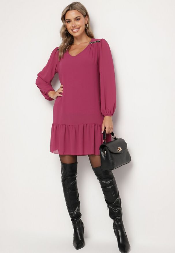 Born2be - Fioletowa Sukienka z Wiskozą o Prostym Kroju z Bufiastymi Rękawami i Falbanką u Dołu Ilila. Okazja: na co dzień. Typ kołnierza: dekolt w serek. Kolor: fioletowy. Materiał: wiskoza. Typ sukienki: proste. Styl: casual, elegancki, klasyczny, wizytowy