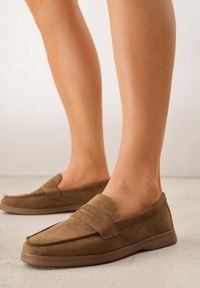 Renee - Ciemnobeżowe Mokasyny Casual VICES z Imitacji Zamszu z Wkładką ze Skóry Naturalnej Sheiris. Okazja: na co dzień. Kolor: beżowy. Materiał: zamsz, skóra. Styl: casual #3