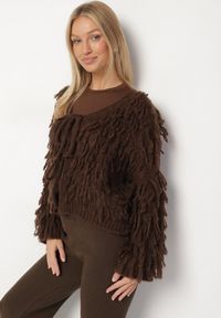 Born2be - Brązowy Wiązany Kardigan z Dodatkiem Wełny i Wiskozy Zdobiony Frędzlami Tiravea. Okazja: na co dzień. Typ kołnierza: dekolt w serek. Kolor: brązowy. Materiał: wełna, wiskoza. Długość rękawa: długi rękaw. Długość: długie. Wzór: aplikacja. Styl: casual, elegancki #6