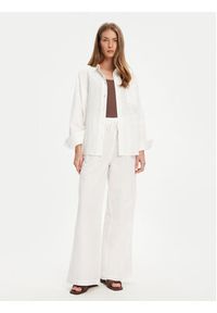 Mustang Spodnie materiałowe Tuscaloosa 1016583 Biały Wide Fit. Kolor: biały. Materiał: bawełna #3