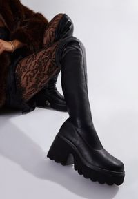 Renee - Czarne Kozaki na Platformie i Słupku z Dopasowaną Cholewką za Kolano Geniefra. Okazja: na co dzień. Wysokość cholewki: za kolano. Kolor: czarny. Szerokość cholewki: normalna. Sezon: zima, jesień. Obcas: na platformie. Styl: casual. Wysokość obcasa: średni #1