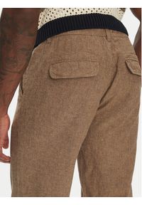 Lindbergh Spodnie materiałowe 30-008023 Beżowy Relaxed Fit. Kolor: beżowy. Materiał: bawełna