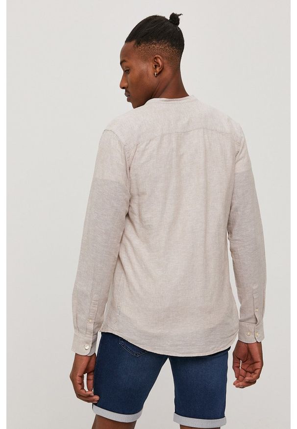 Only & Sons Koszula męska kolor beżowy slim z kołnierzykiem klasycznym. Typ kołnierza: kołnierzyk klasyczny. Kolor: beżowy. Materiał: bawełna, tkanina. Długość rękawa: długi rękaw. Długość: długie. Styl: klasyczny