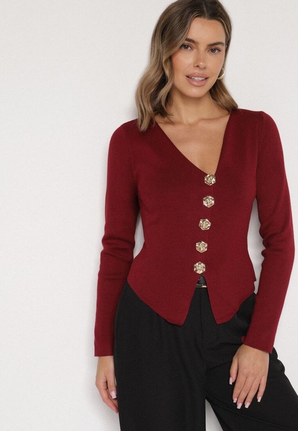 Born2be - Bordowy Sweter z Wiskozą Ozdobiony Guzikami Zetisae. Okazja: na co dzień. Kolor: czerwony. Materiał: wiskoza. Wzór: aplikacja. Styl: klasyczny, casual, elegancki