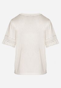 Born2be - Biały T-shirt z Bawełny Ozdobiony Ażurowym Wzorem Valreia. Okazja: na co dzień. Kolor: biały. Materiał: bawełna. Wzór: aplikacja, ażurowy. Styl: casual #6