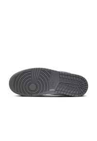 Nike Air Jordan 1 Low Iron Grey Sneakersy męskie. Okazja: na co dzień. Kolor: szary. Materiał: skóra. Szerokość cholewki: normalna. Model: Nike Air Jordan #6