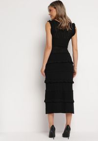 Born2be - Czarna Sweterkowa Sukienka Midi z Falbankami Gadise. Typ kołnierza: kołnierz z falbankami. Kolor: czarny. Wzór: aplikacja. Długość: midi #2