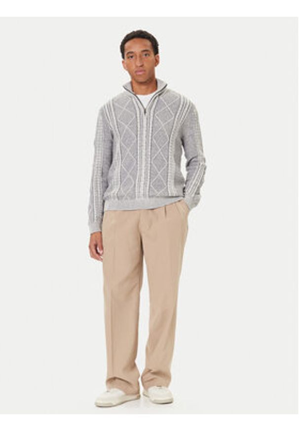 Guess Sweter M5BR44 Z2ZK2 Szary Regular Fit. Kolor: szary. Materiał: syntetyk