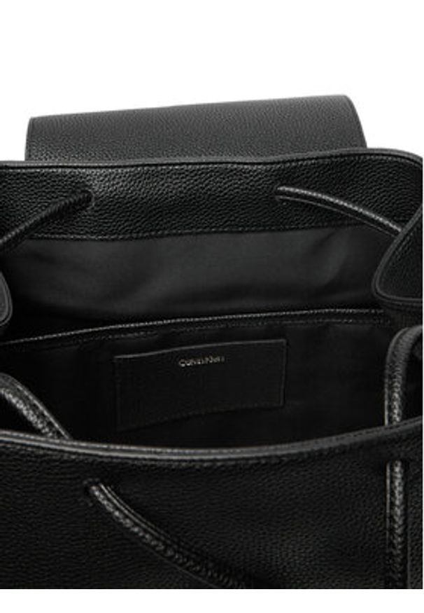 Calvin Klein Plecak Emblem Hw Pebble Backpack LV04F3553G Czarny. Kolor: czarny. Materiał: skóra