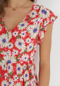 Born2be - Czerwona Sukienka Mini z Wiskozy z Gumką w Pasie i Falbankami Nidi. Typ kołnierza: kołnierz z falbankami. Kolor: czerwony. Materiał: wiskoza. Długość: mini #3