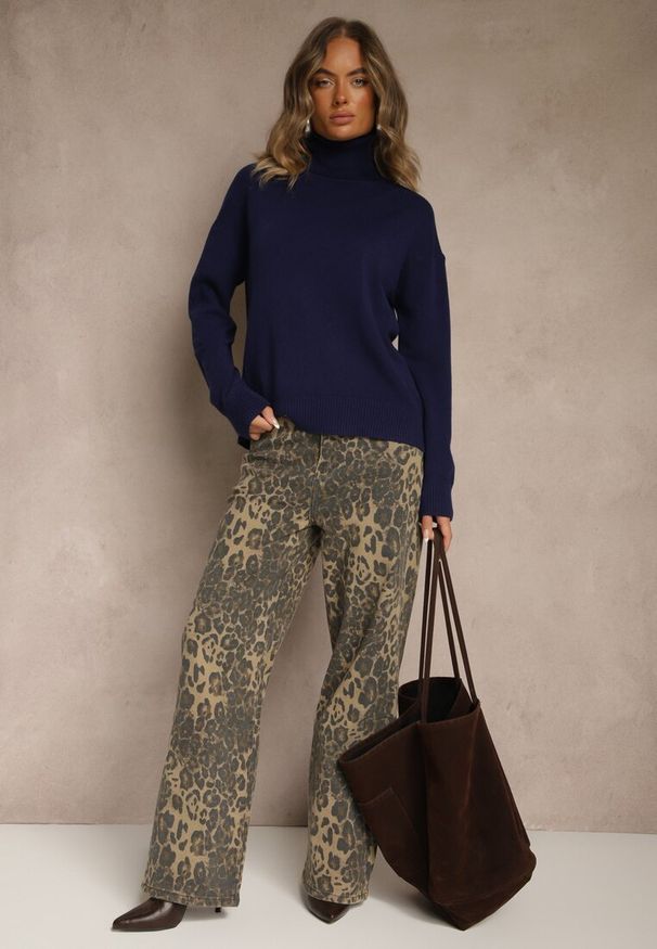 Renee - Granatowy Golf z Dodatkiem Kaszmiru z Przeszyciami po Bokach Avenella. Okazja: na spotkanie biznesowe. Typ kołnierza: golf. Kolor: niebieski. Materiał: kaszmir. Styl: biznesowy, klasyczny, elegancki