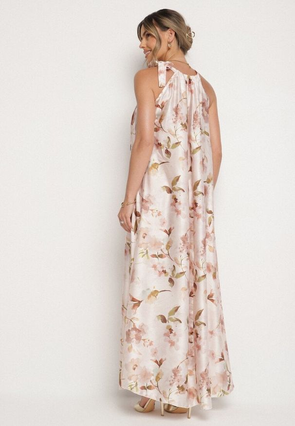 Born2be - Beżowa Satynowa Sukienka w Kwiaty Fenaresia. Okazja: na spacer, na co dzień. Kolor: beżowy. Materiał: satyna. Długość rękawa: na ramiączkach. Wzór: kwiaty. Sezon: lato. Typ sukienki: proste. Styl: casual, elegancki