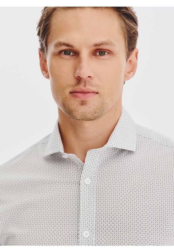 Pako Lorente - PAKO LORENTE - Biała koszula męska w mikrowzór. Kolor: biały. Materiał: bawełna, elastan. Długość rękawa: długi rękaw. Długość: długie