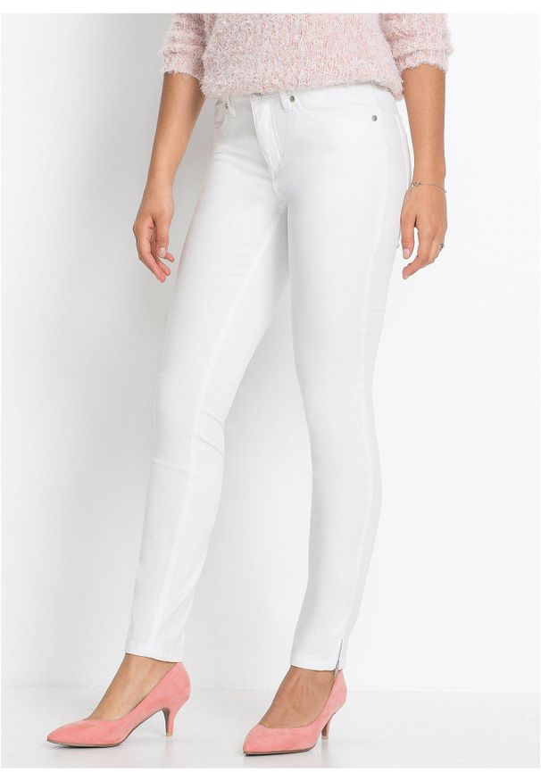 bonprix - Dżinsy ze stretchem, petite. Kolekcja: petite. Kolor: biały. Długość: krótkie. Styl: elegancki