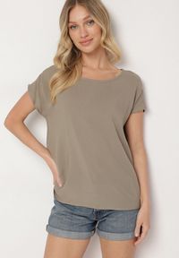 Born2be - Ciemnobeżowa Bluzka z Wiskozy o Kroju Oversize Liruvia. Okazja: na co dzień. Kolor: beżowy. Materiał: wiskoza. Styl: casual