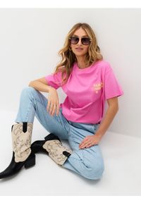 Sinsay - Bawełniana koszulka z napisem Summer Vibes - różowy. Kolor: różowy. Materiał: bawełna. Wzór: napisy #1