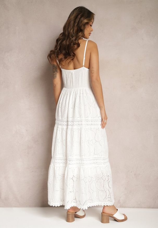 Renee - Biało-Beżowa Haftowana Sukienka Bawełniana w Stylu Boho Tirinassa. Kolor: biały. Materiał: bawełna. Długość rękawa: na ramiączkach. Wzór: haft. Sezon: lato. Styl: boho. Długość: maxi