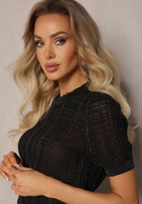 Renee - Czarna Bluzka z Krótkim Rękawem z Metaliczną Nicią Beganta. Okazja: na co dzień. Kolor: czarny. Długość rękawa: krótki rękaw. Długość: krótkie. Styl: casual #5