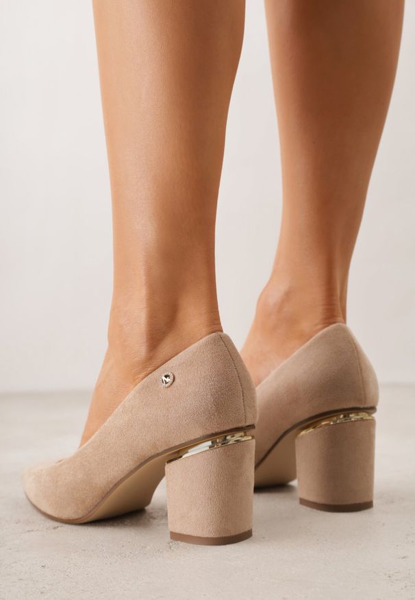 Born2be - Ciemnobeżowe Czółenka na Obcasie ze Skórzaną Wkładką i Metaliczną Wstawką Rasmone. Zapięcie: pasek. Kolor: beżowy. Materiał: skóra. Obcas: na obcasie. Styl: klasyczny. Wysokość obcasa: średni