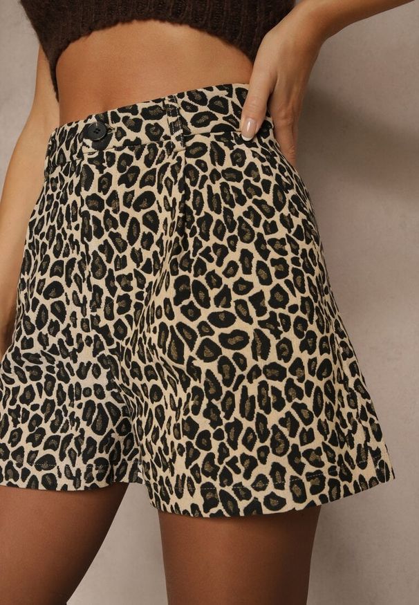 Renee - Panterkowe Klasyczne Szorty High Waist Amerre. Okazja: na imprezę. Stan: podwyższony. Długość: krótkie. Wzór: motyw zwierzęcy. Sezon: lato. Styl: klasyczny