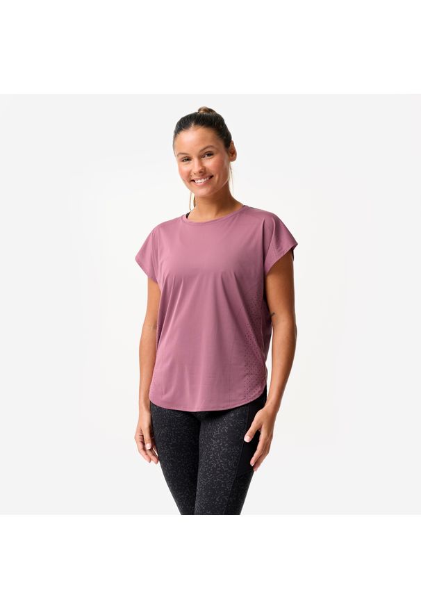 DOMYOS - Koszulka fitness damska Domyos krótki rękaw. Kolor: fioletowy. Materiał: poliester, elastan, materiał. Długość rękawa: krótki rękaw. Długość: krótkie. Sport: fitness