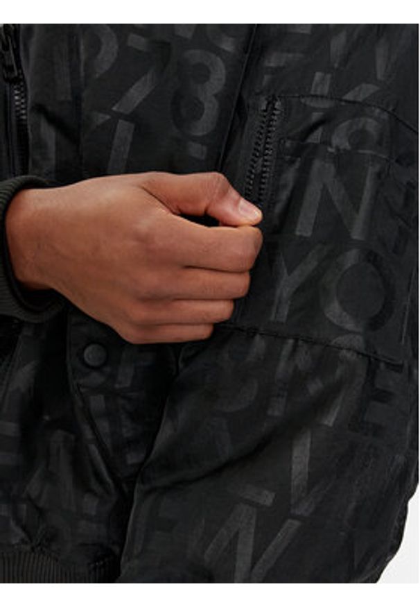 Calvin Klein Jeans Kurtka bomber Logo Aop J30J324658 Czarny Oversize. Kolor: czarny. Materiał: syntetyk