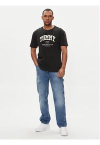 Tommy Jeans Jeansy Skater DM0DM18717 Niebieski Relaxed Fit. Kolor: niebieski