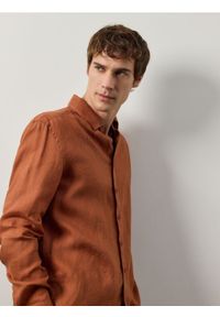 Reserved - Lniana koszula regular fit - miedziany. Kolor: brązowy. Materiał: len #1