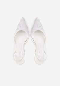 Renee - Białe Sandały na Szpilce Ozdobione Haftowanym Wzorem i Koralikami Sametis. Kolor: biały. Materiał: satyna. Wzór: aplikacja, haft. Obcas: na szpilce #4