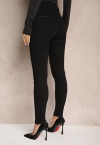 Renee - Czarne Bawełniane Spodnie o Kroju Skinny z Cyrkoniami Senviel. Okazja: na co dzień. Kolor: czarny. Materiał: bawełna. Wzór: aplikacja. Styl: casual, elegancki