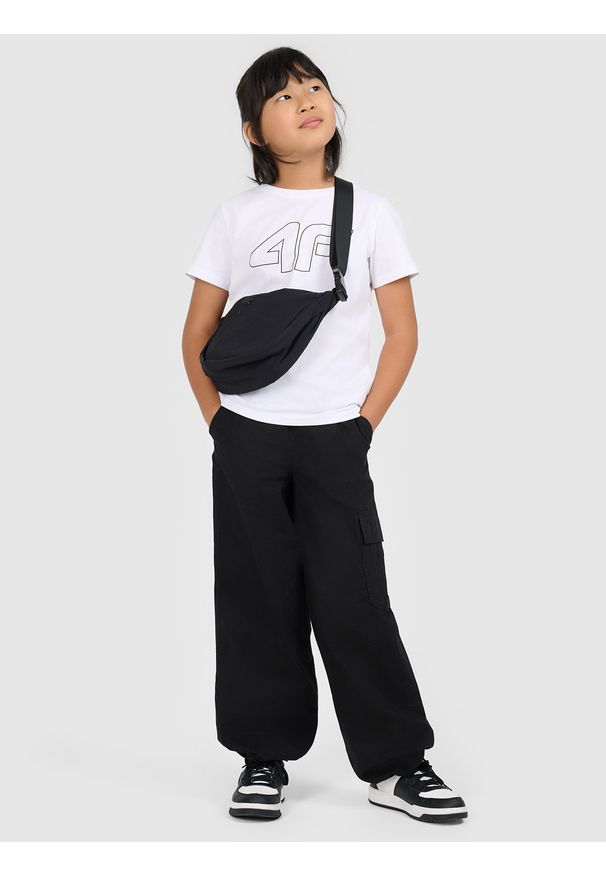 4f - 4F T-shirt oversize z nadrukiem dziewczęcy - biały 134 (8-9 lat). Okazja: na co dzień. Kolor: biały. Materiał: dzianina, jersey, bawełna. Wzór: nadruk. Sezon: lato. Styl: casual, klasyczny, sportowy