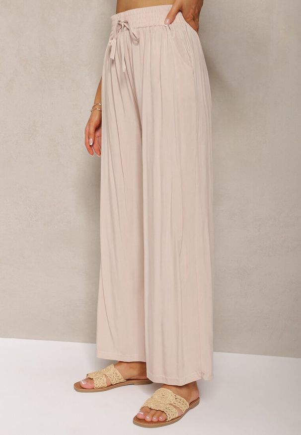 Renee - Jasnobeżowe Bawełniane Spodnie Palazzo High Waist z Gumką w Pasie Gitanea. Okazja: na co dzień. Stan: podwyższony. Kolor: beżowy. Materiał: bawełna. Styl: casual, elegancki