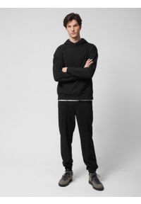 outhorn - Spodnie dresowe joggery męskie - czarne. Kolor: czarny. Materiał: dresówka. Wzór: ze splotem, gładki