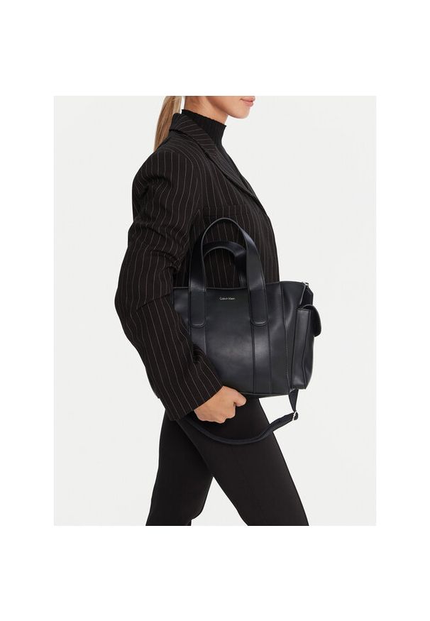 Torebka Calvin Klein. Kolor: czarny