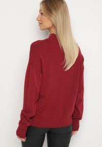 Born2be - Bordowy Golf z Metalicznymi Guzikami Aderlia. Okazja: do pracy, na co dzień, na spotkanie biznesowe. Typ kołnierza: golf. Kolor: czerwony. Materiał: jeans. Styl: klasyczny, casual, elegancki, biznesowy #6