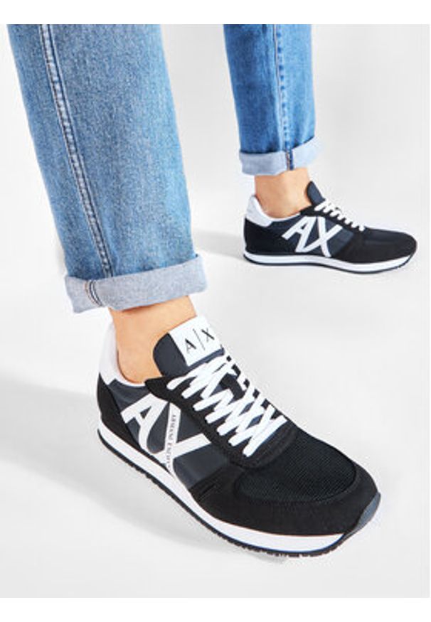 Armani Exchange Sneakersy XUX017 XCC68 K489 Czarny. Kolor: czarny. Materiał: materiał