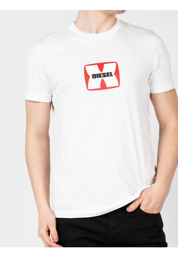 Diesel T-Shirt "T-Diegor" | A03848-0GRAI-100 | Mężczyzna | Biały. Okazja: na co dzień. Kolor: biały. Materiał: bawełna. Wzór: nadruk. Styl: casual